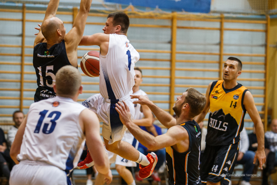 Mecz drugiej ligi koszykówki mężczyzn: MUKS 1811 Tarnów - Basket Hills Bielsko-Biała